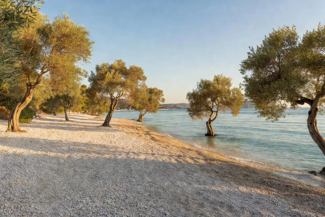 Côte adriatique en septembre, plage déserte et mer turquoise
