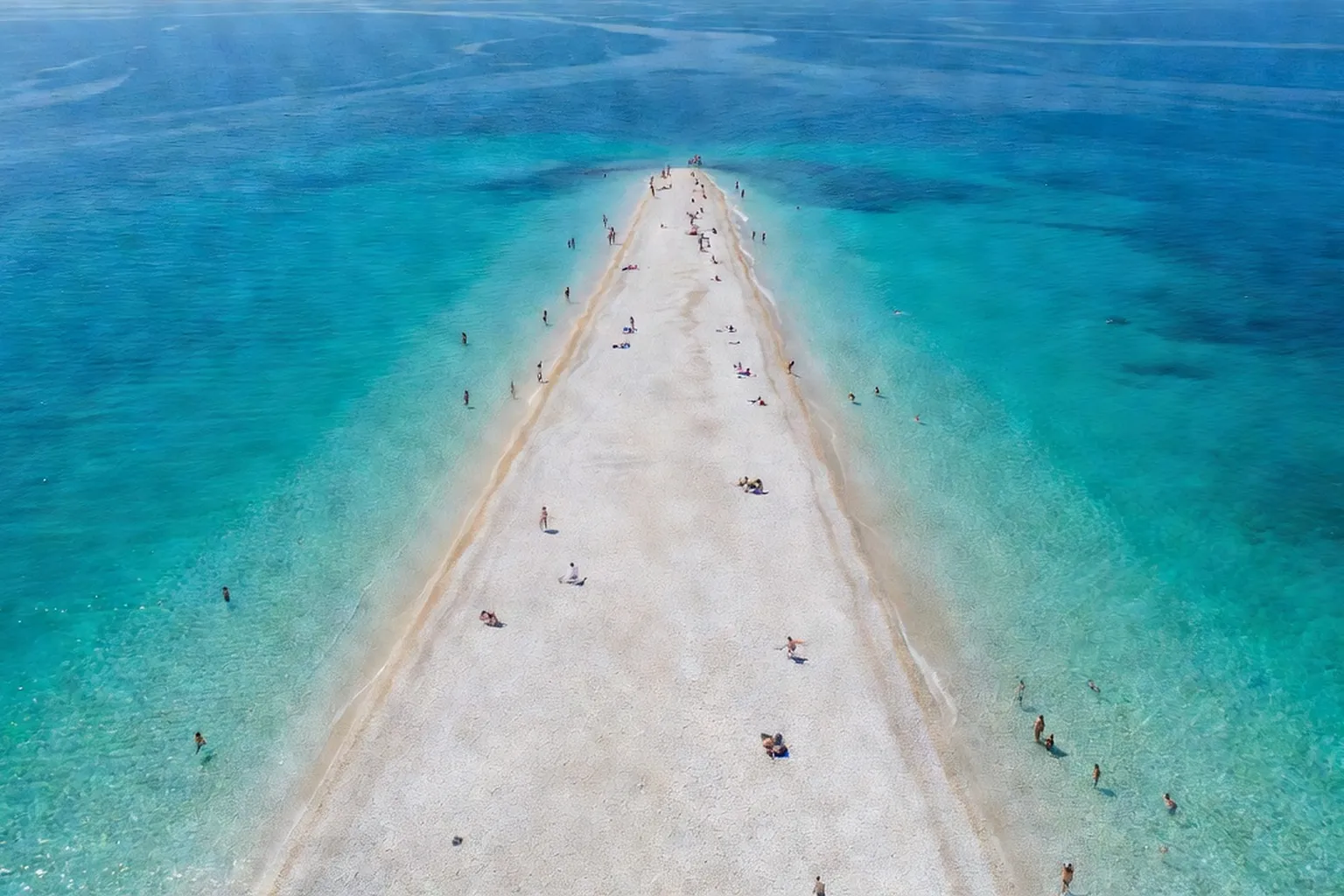 Plage de Zlatni Rat, Brač — sable blanc et eaux turquoise